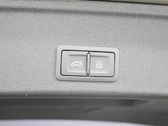 Audi A4 2019-02 2946-9