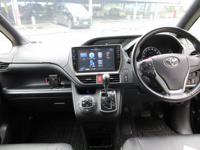 Toyota VOXY 2014-10 192754-15