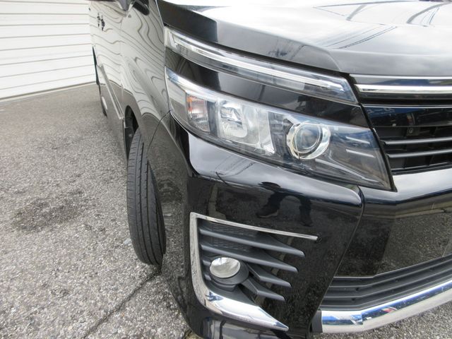 Toyota VOXY 2014-10 192754-12
