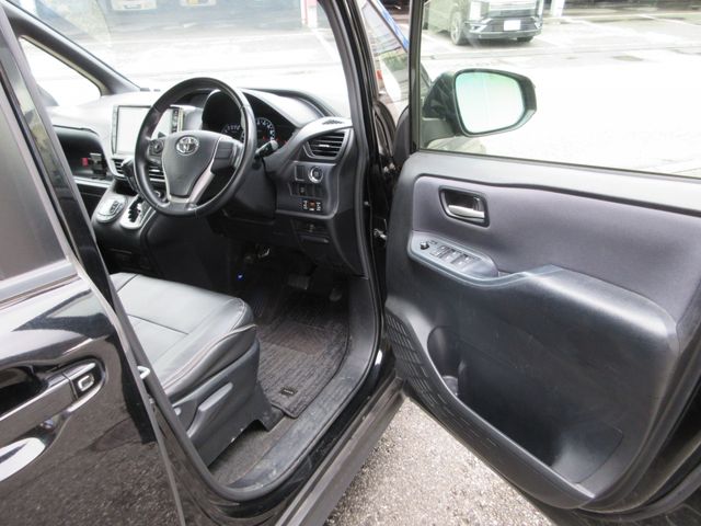 Toyota VOXY 2014-10 192754-14