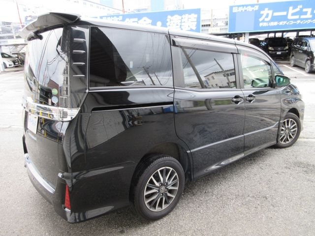 Toyota VOXY 2014-10 192754-9