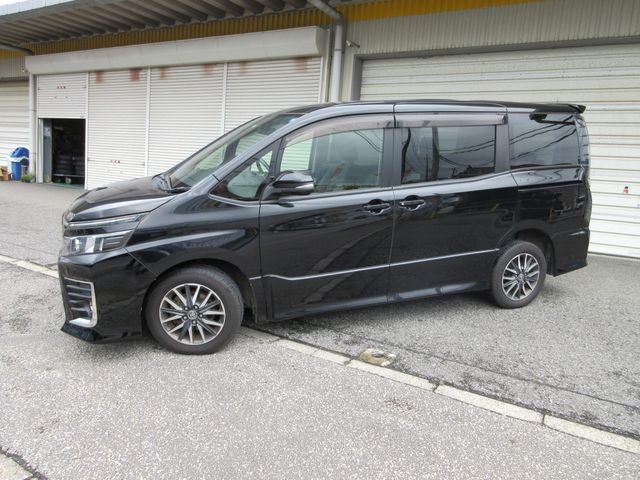 Toyota VOXY 2014-10 192754-3