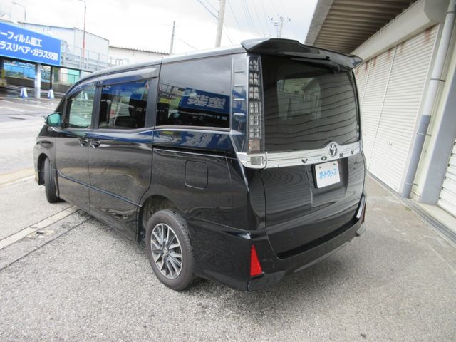 Toyota VOXY 2014-10 192754-5