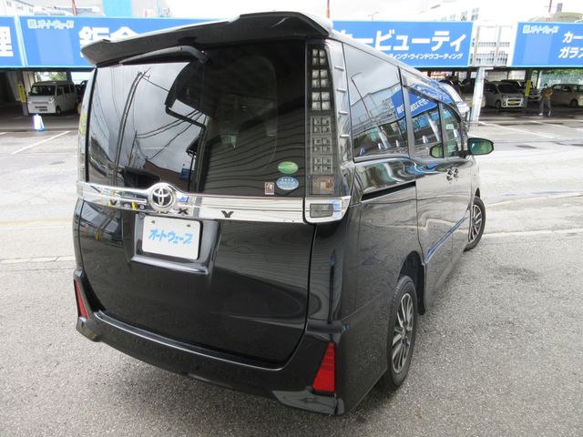 Toyota VOXY 2014-10 192754-8