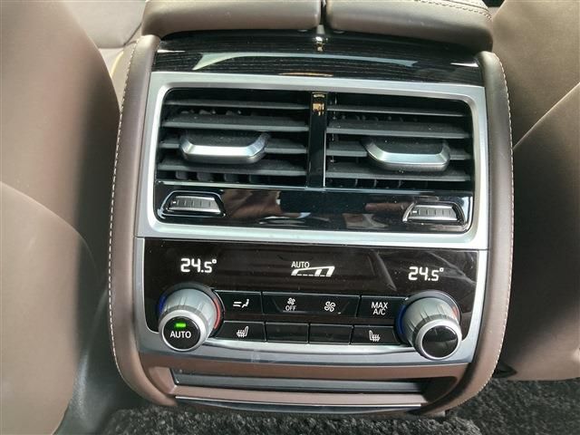Bmw 7 SERIES 2018-06 9619-13