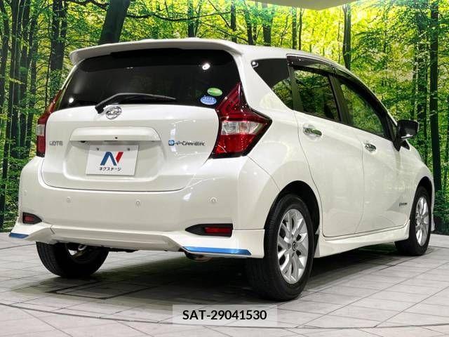 Nissan NOTE 2018-12 305447-17