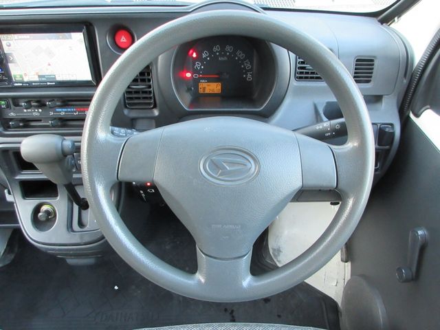 Daihatsu HIJET CARGO 2015-06 16426-23