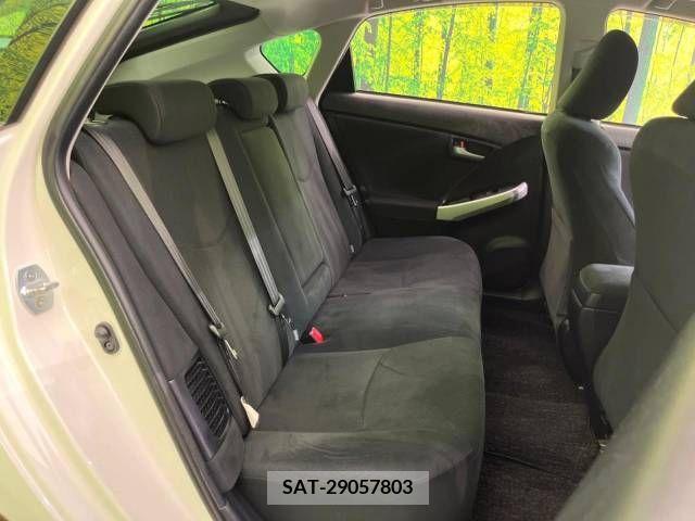 Toyota PRIUS 2013-06 341574-9