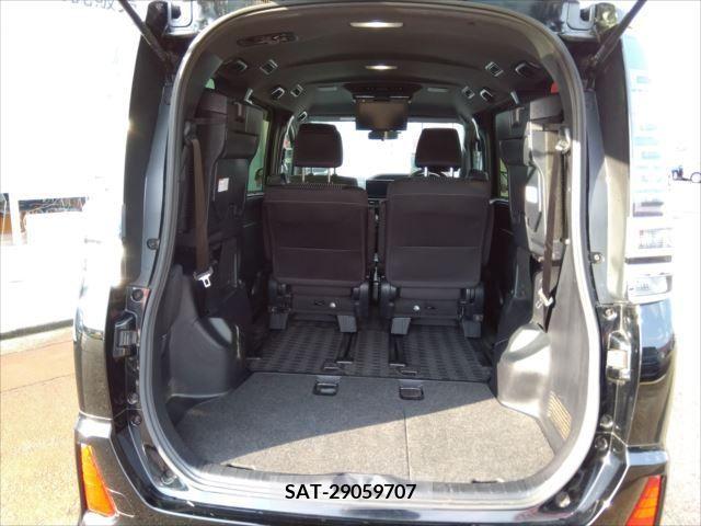 Toyota VOXY HYBRID 2018-10 376656-6