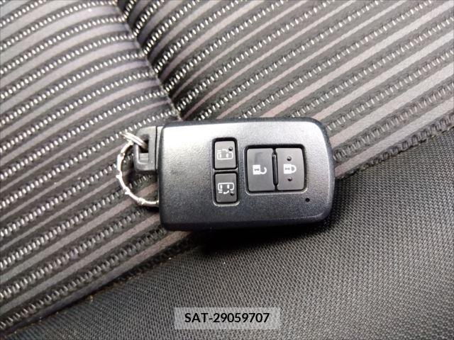 Toyota VOXY HYBRID 2018-10 376656-17