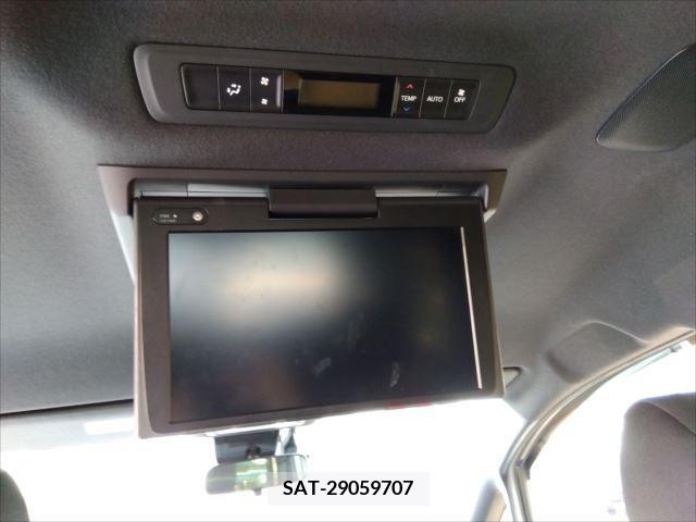Toyota VOXY HYBRID 2018-10 376656-18
