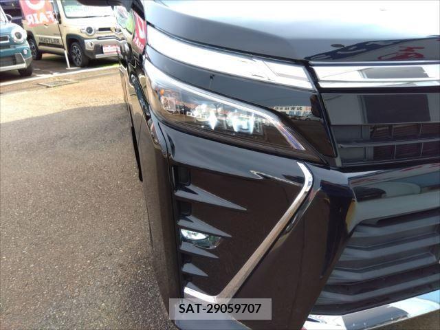 Toyota VOXY HYBRID 2018-10 376656-4