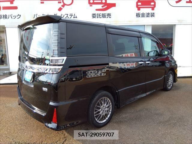 Toyota VOXY HYBRID 2018-10 376656-2