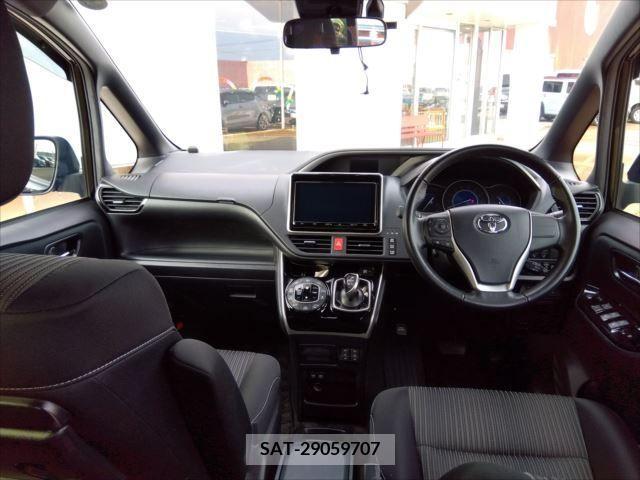 Toyota VOXY HYBRID 2018-10 376656-1