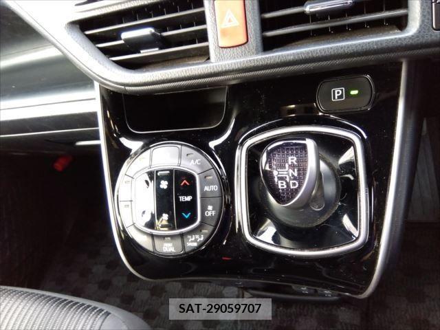 Toyota VOXY HYBRID 2018-10 376656-12