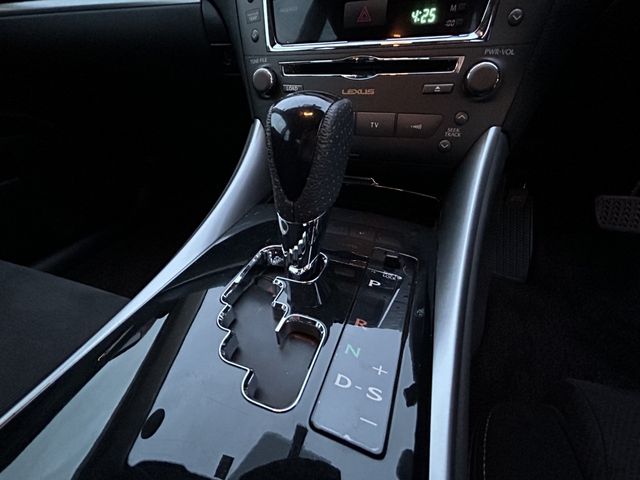 Lexus IS 2010-12 195864-23