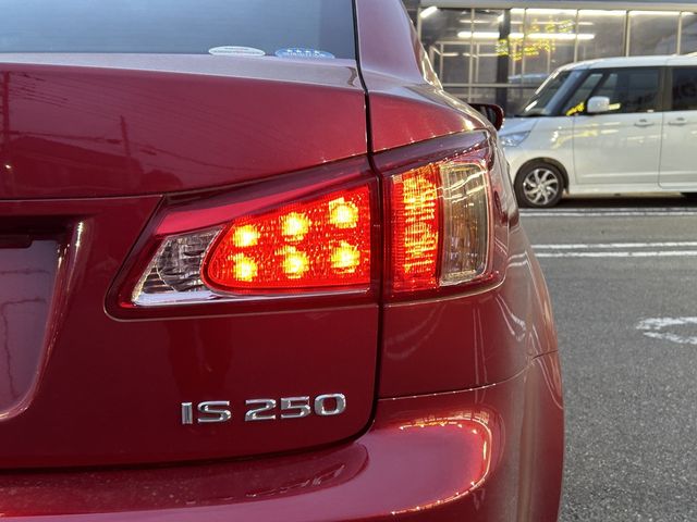Lexus IS 2010-12 195864-25