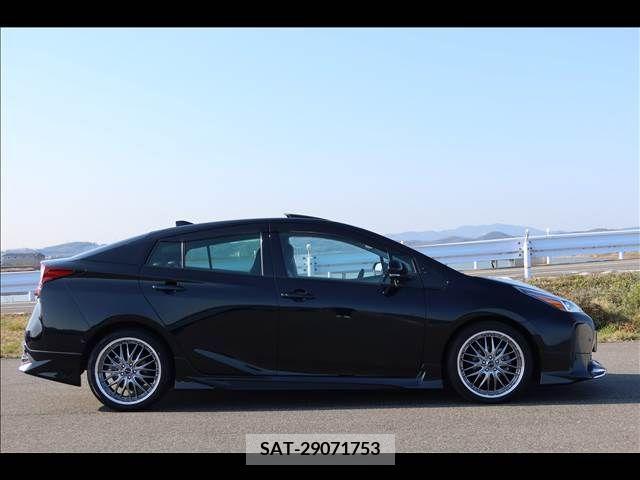 Toyota PRIUS 2021-08 251484-7
