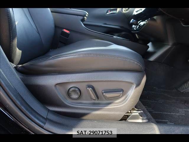 Toyota PRIUS 2021-08 251484-26