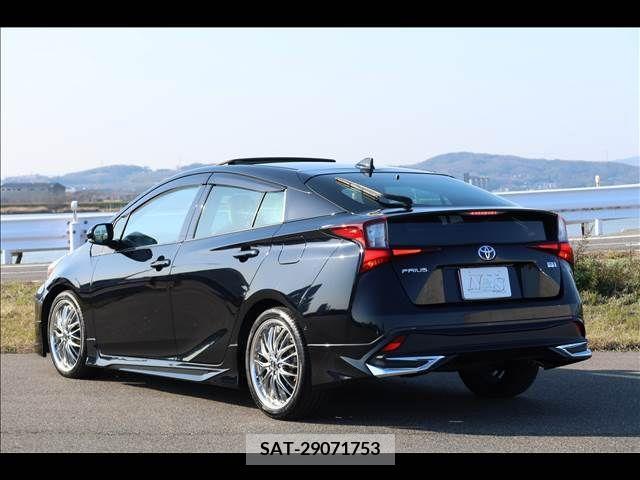 Toyota PRIUS 2021-08 251484-4
