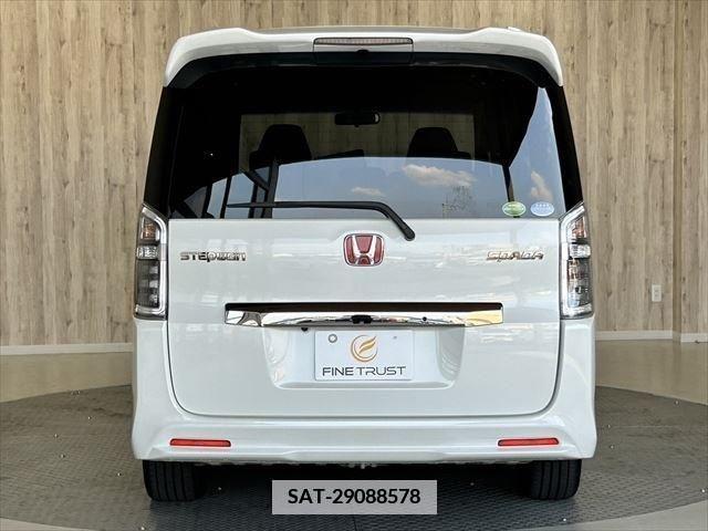 Honda e 2012-06 379045-19