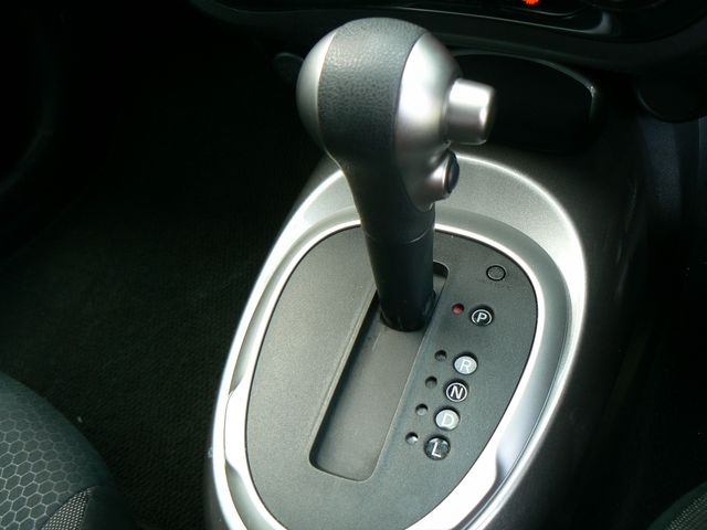 Nissan JUKE 2012-01 1227-9
