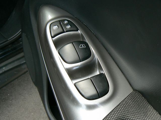 Nissan JUKE 2012-01 1227-13