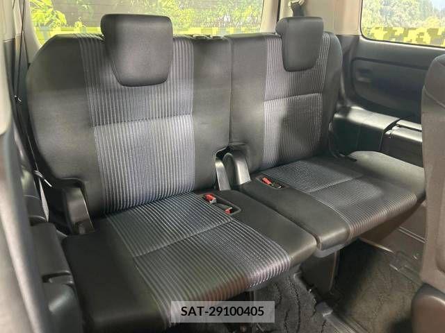 Toyota VOXY 2015-07 370385-10