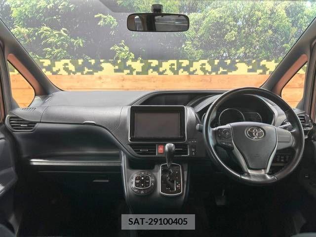 Toyota VOXY 2015-07 370385-1