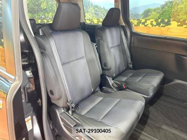 Toyota VOXY 2015-07 370385-9