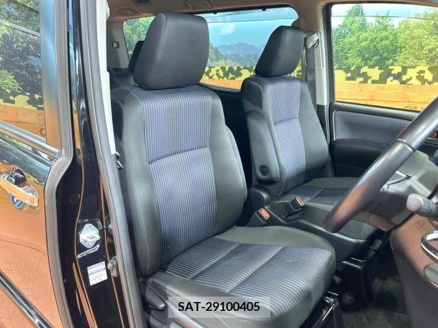 Toyota VOXY 2015-07 370385-8
