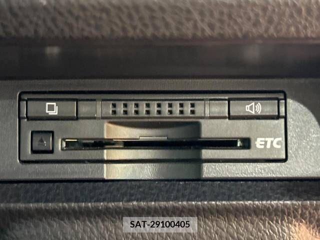 Toyota VOXY 2015-07 370385-6
