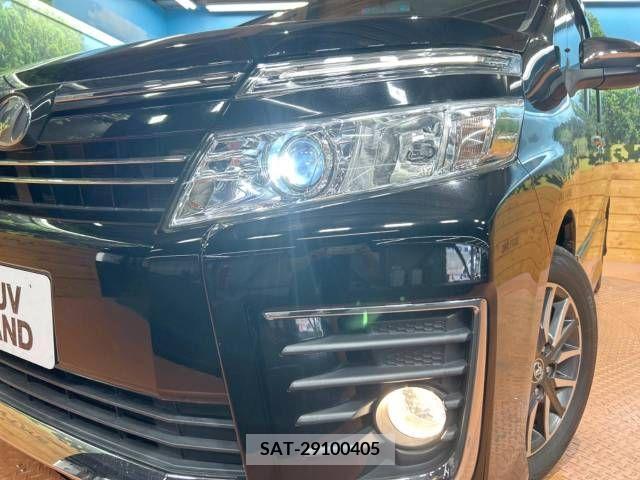 Toyota VOXY 2015-07 370385-12