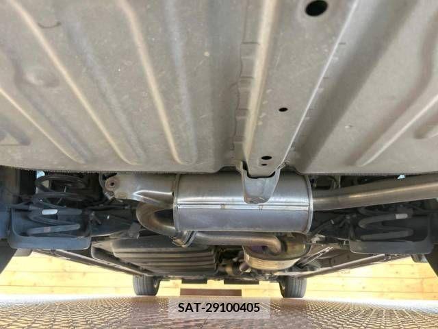 Toyota VOXY 2015-07 370385-19