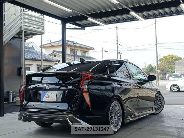Toyota PRIUS 2018-12 216935-7