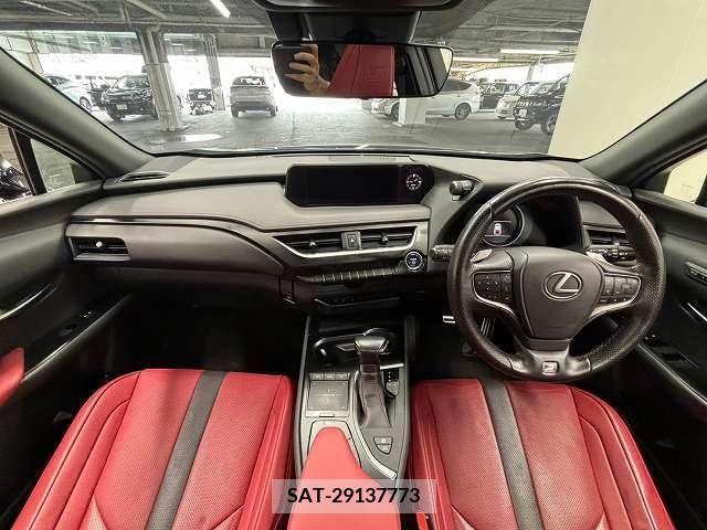 Lexus UX 2019-03 354235-1