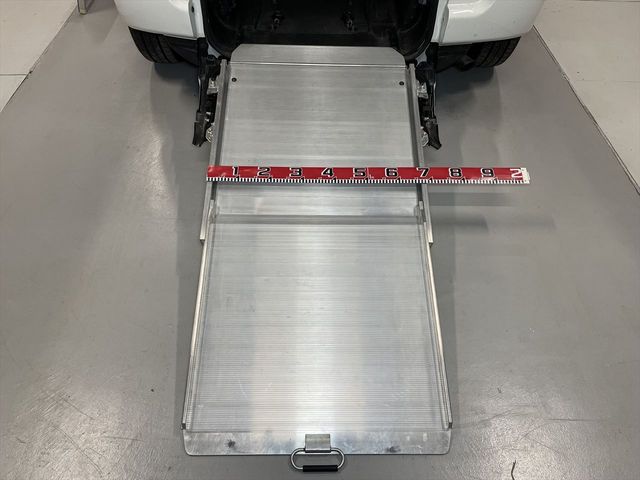 Toyota RACTIS 2011-07 13959-6