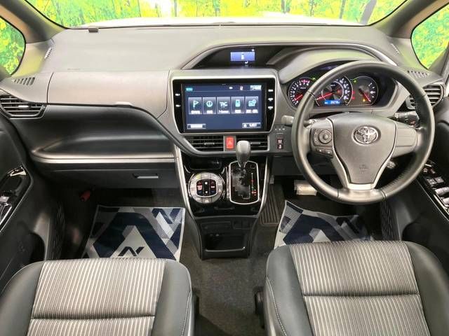 Toyota VOXY 2018-03 21091-1