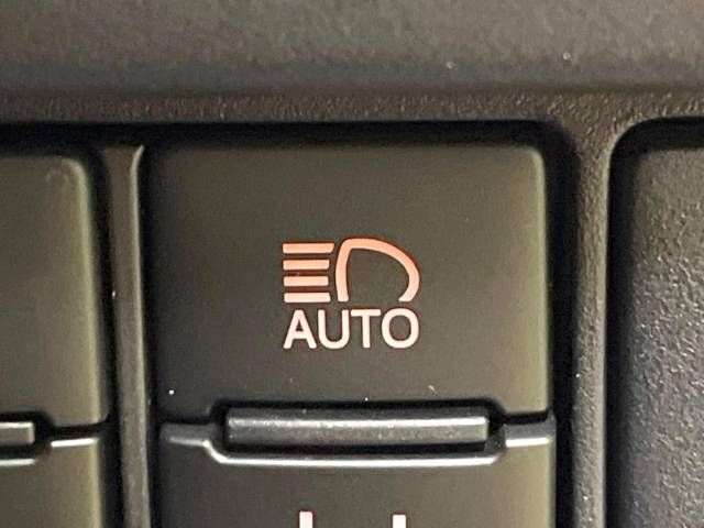 Toyota VOXY 2018-03 21091-8