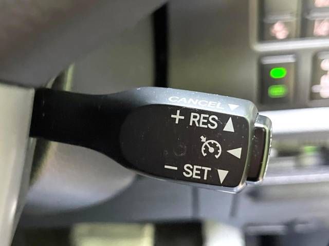 Toyota VOXY 2018-03 21091-6