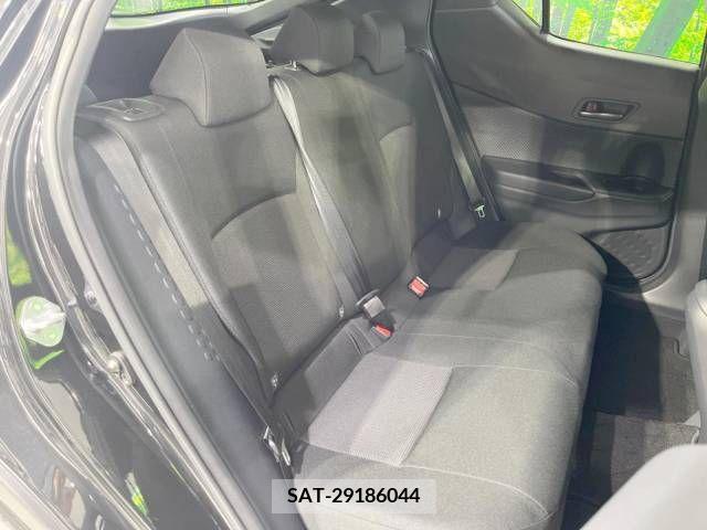 Toyota C-HR 2018-06 264158-9