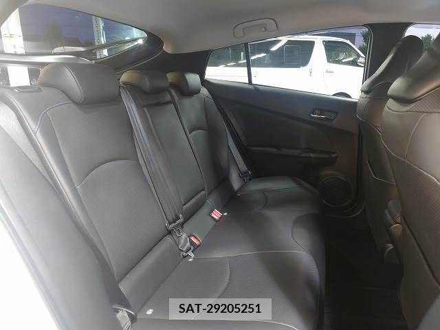 Toyota PRIUS 2016-03 331489-5