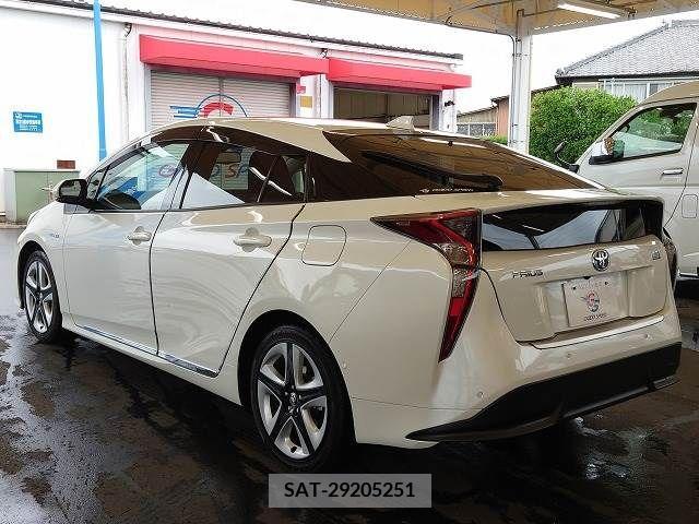 Toyota PRIUS 2016-03 331489-15