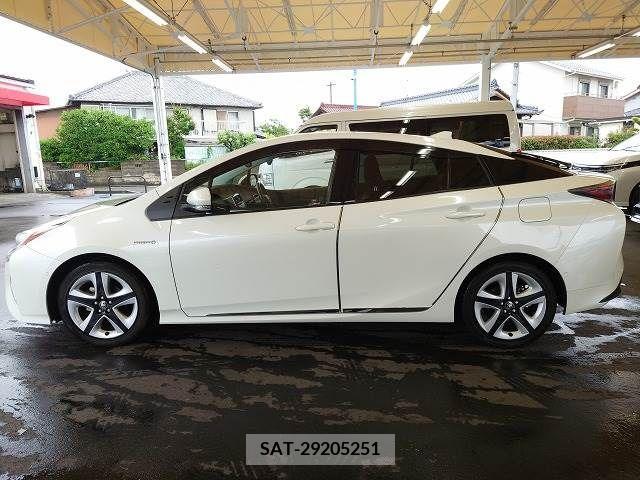 Toyota PRIUS 2016-03 331489-13