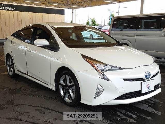 Toyota PRIUS 2016-03 331489-12