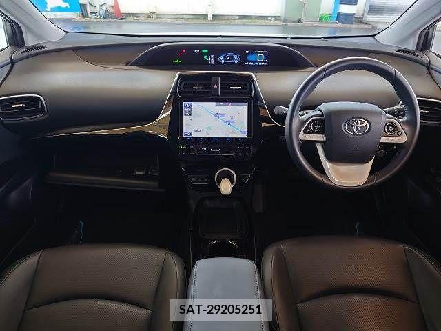 Toyota PRIUS 2016-03 331489-1