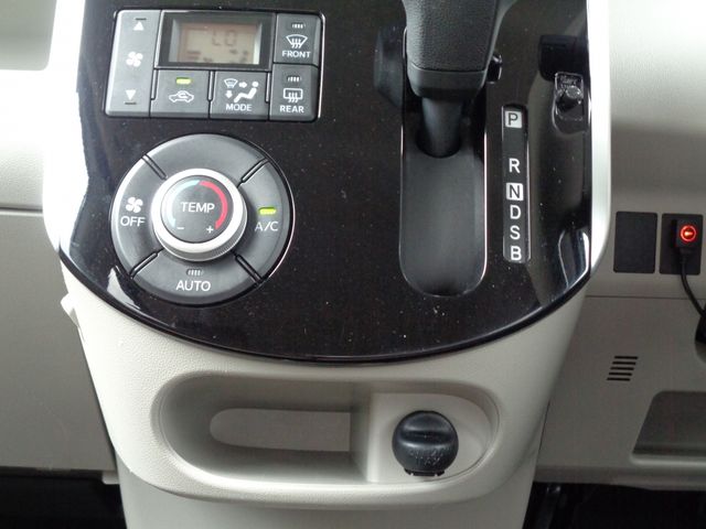 Daihatsu TANTO 2018-07 7529-11