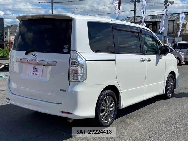 Toyota VOXY 2011-03 377578-5
