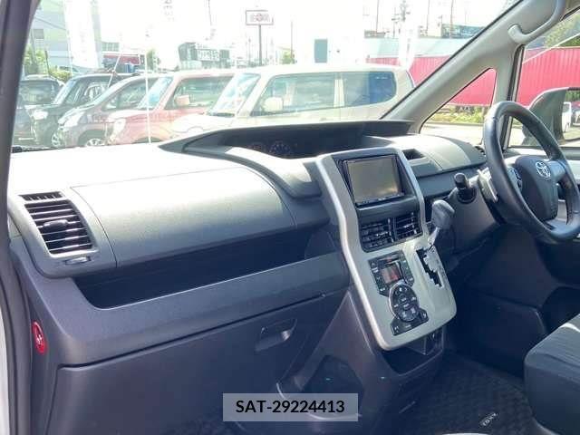 Toyota VOXY 2011-03 377578-12