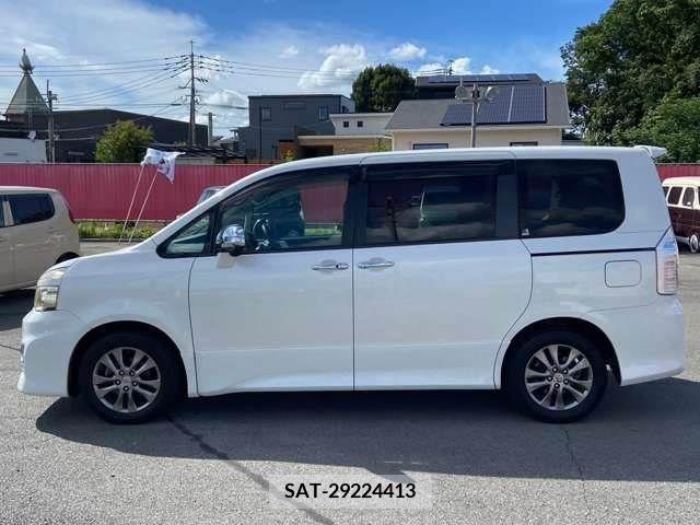 Toyota VOXY 2011-03 377578-2